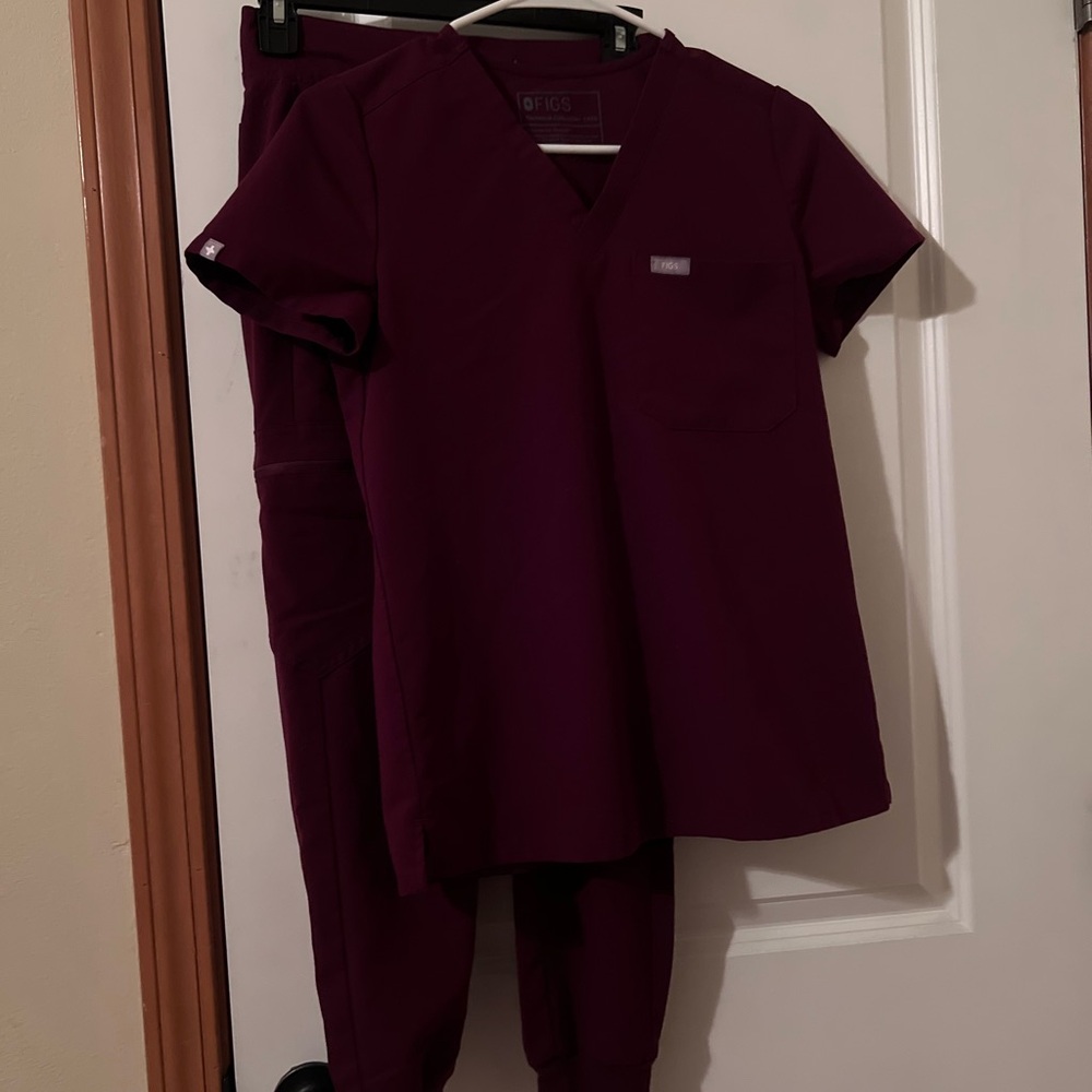 FIGS Scrubs - Burgundy